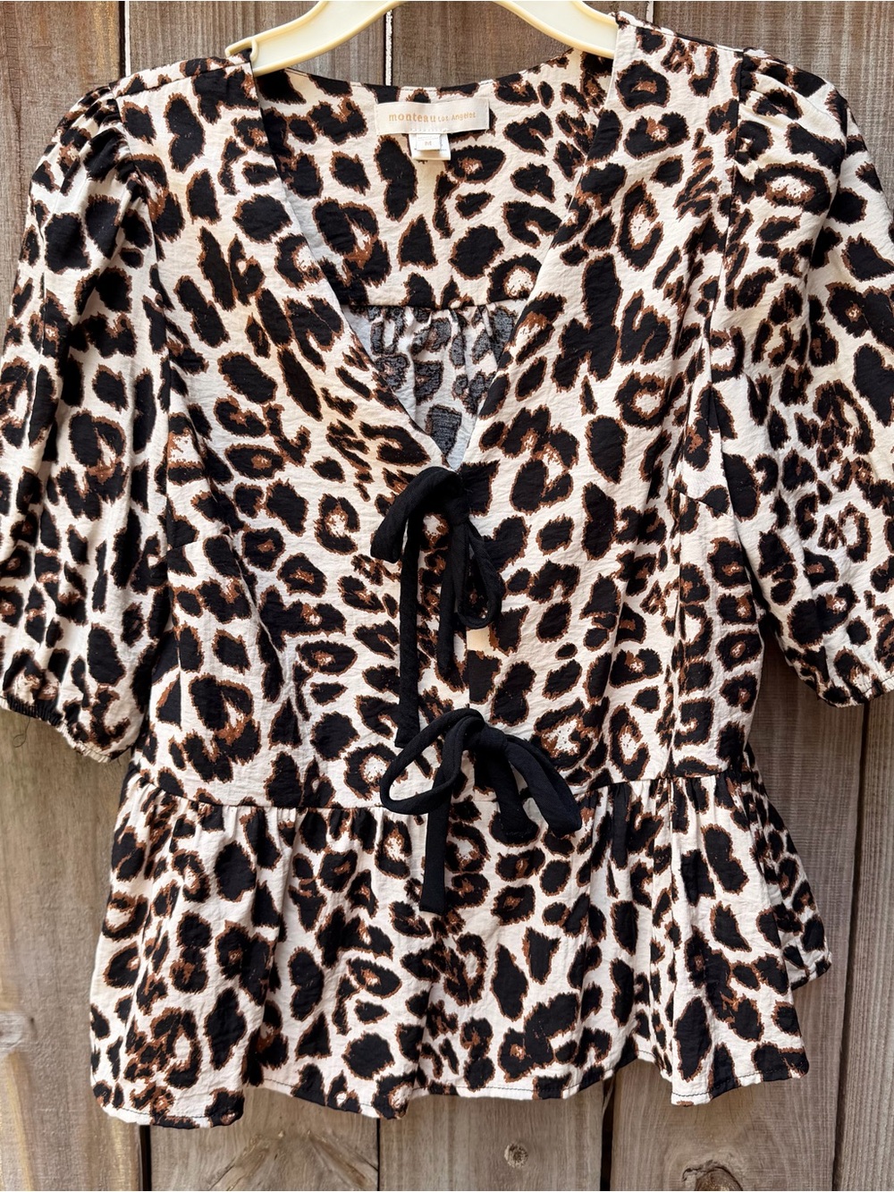 NWOT/Monteau Los Angeles Leopard printed top bow front/M